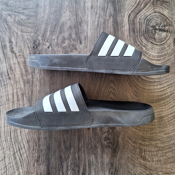 Adidas slides - Picture 3 of 4
